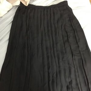 Navy Uniqlo pleated chiffon skirt